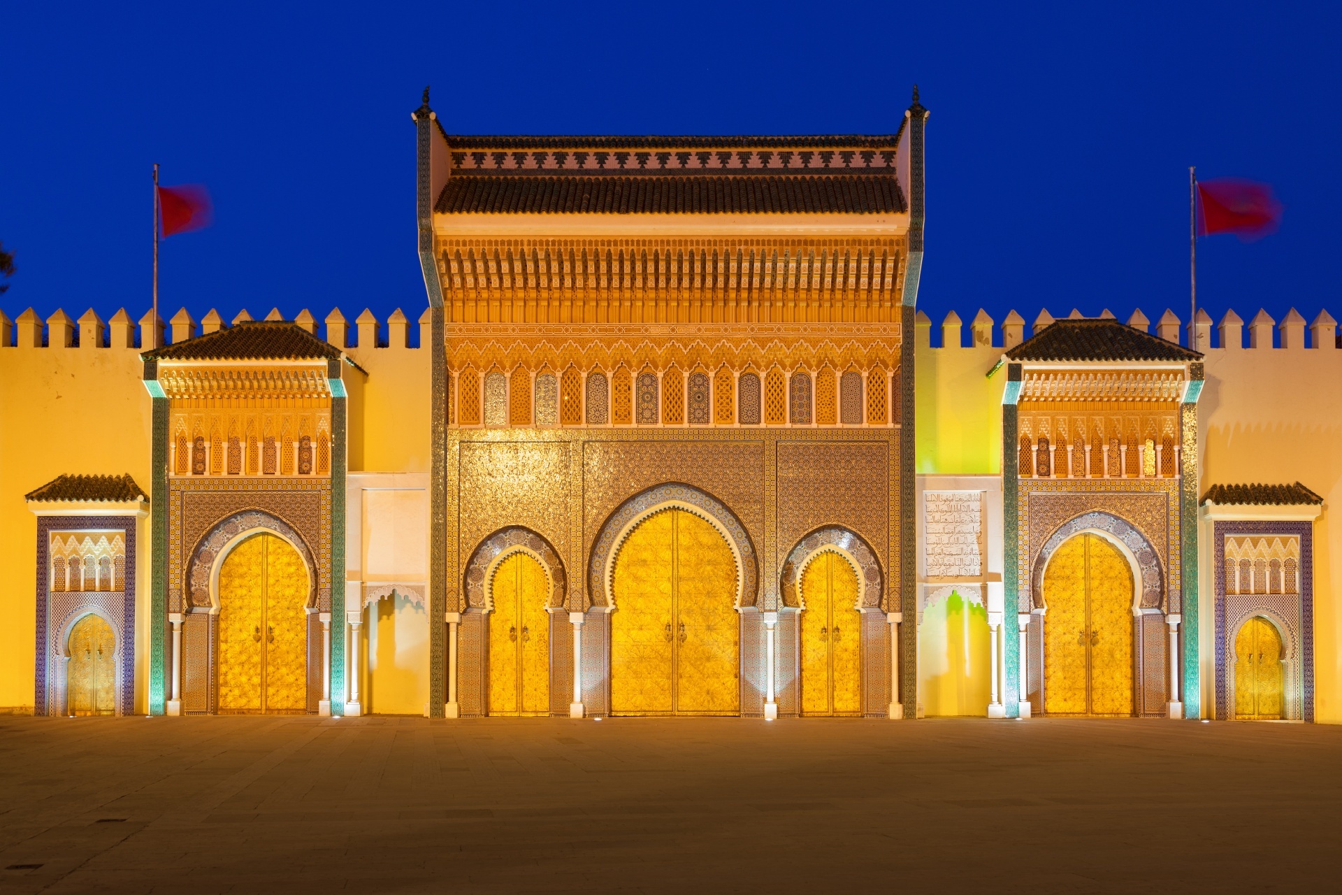 モロッコ　夜のフェズの王宮