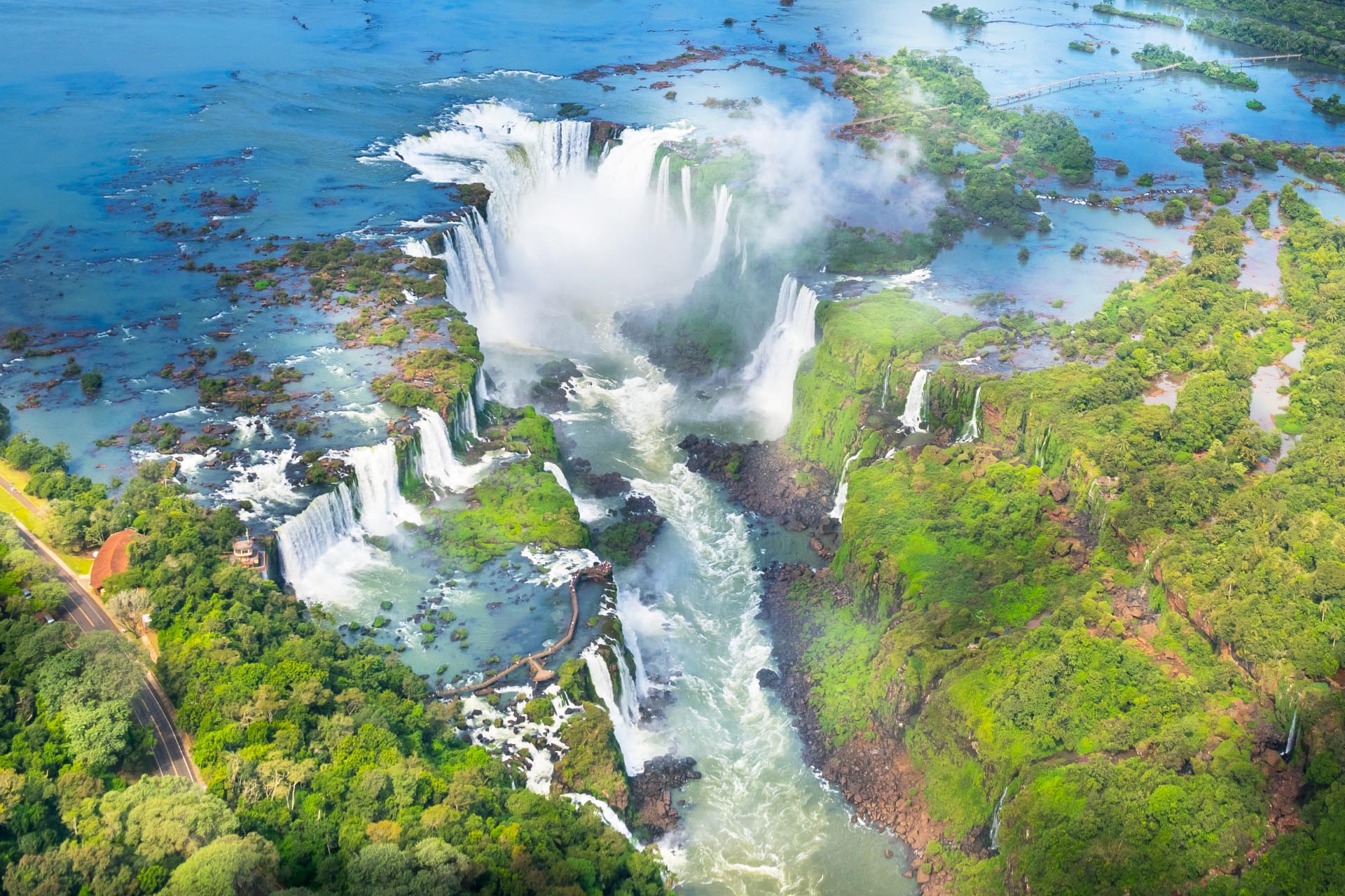 空から見るイグアスの滝　ブラジル