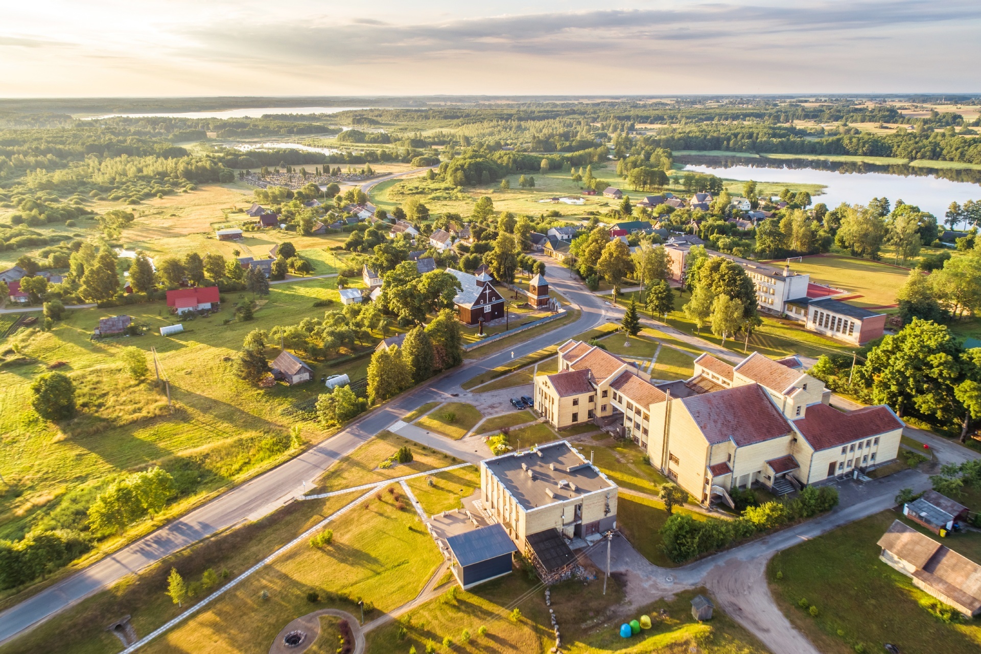 リトアニア　モレタイ地方　イントゥルケの夏の朝の風景　