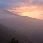 エベレスト街道の夕暮れの風景 ネパール